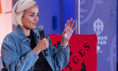La directora francesa Julia Ducournau, ganadora de la Palma de Oro del Festival de Venecia en 2021 por 'Titane', durante la presentación de su nueva película 'Alpha', que abre la 58ª edición del Festival Internacional de Cine Fantástico de Sitges. EFE/Siu Wu