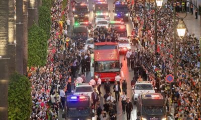 Jugadores de la selección marroquí sub-20, campeona del Mundial, por las calles de Rabat. EFE/EPA/JALAL MORCHIDI