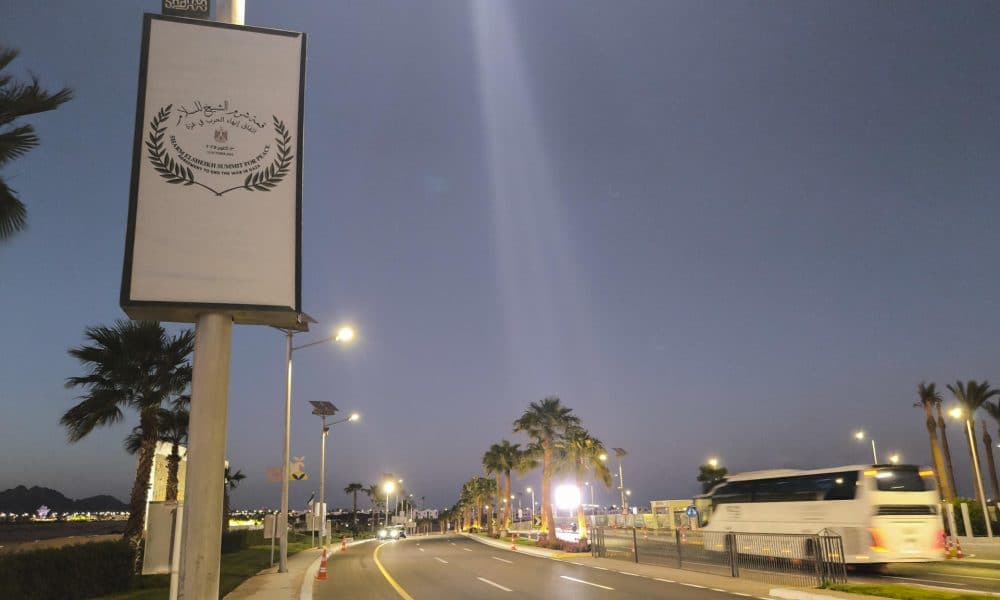 Imagen de la ciudad egipcia de Sharm el Sheij, a orillas del mar Rojo y también llamada "la ciudad de la paz", del 12 de octubre de 2025, donde hoy se firma el acuerdo de paz para Gaza, que presidirá el presidente estadounidense, Donald Trump, y su homólogo egipcio, Abdelfatah al Sisi. Egipto ha sido recurrente escenario desde hace décadas de cumbres que en algunos casos resultaron cruciales para acuerdos decisivos en Oriente Medio, y en particular para Palestina. EFE/ Isaac J. Martín