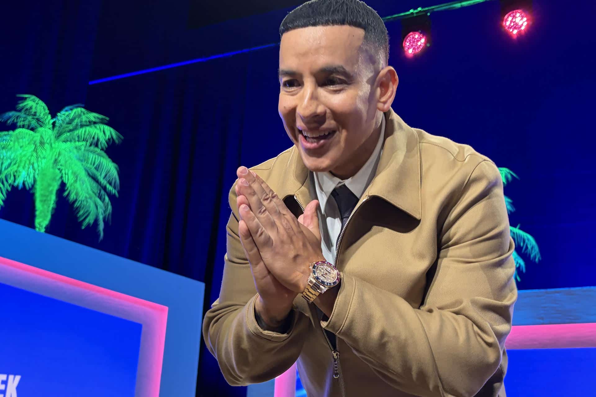 El reguetonero puertorriqueño Daddy Yankee reacciona durante el tercer día de la Semana de la Música Latina de Billboard este miércoles, en el teatro The Fillmore, en Miami Beach (EE.UU.) EFE/ Pedro Pablo Cortés