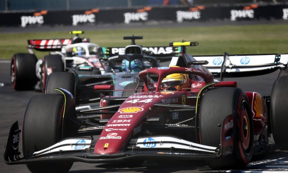 El británico Lewis Hamilton de Ferrari, compite en el Gran Premio de México de la Fórmula Uno este domingo, en el Autódromo Hermanos Rodríguez en Ciudad de México (México). EFE/ José Méndez