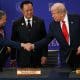 El presidente de Estados Unidos, Donald Trump (d), estrecha la mano del primer ministro de Camboya, Hun Manet (i), ante la mirada del primer ministro de Tailandia, Anutin Charnvirakul (c), tras la firma de paz de las dos naciones asiáticas este domingo en un acto en Malasia.
EFE/EPA/MOHD RASFAN / POOL