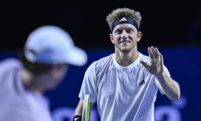 El tenista español Alejandro Davidovich Fokina reacciona durante la final del Abierto de Basiela que ha jugado ante el brasielño Joao Fonseca en el St. Jakobshalle en Basilea, Suiza. EFE/EPA/GEORGIOS KEFALAS