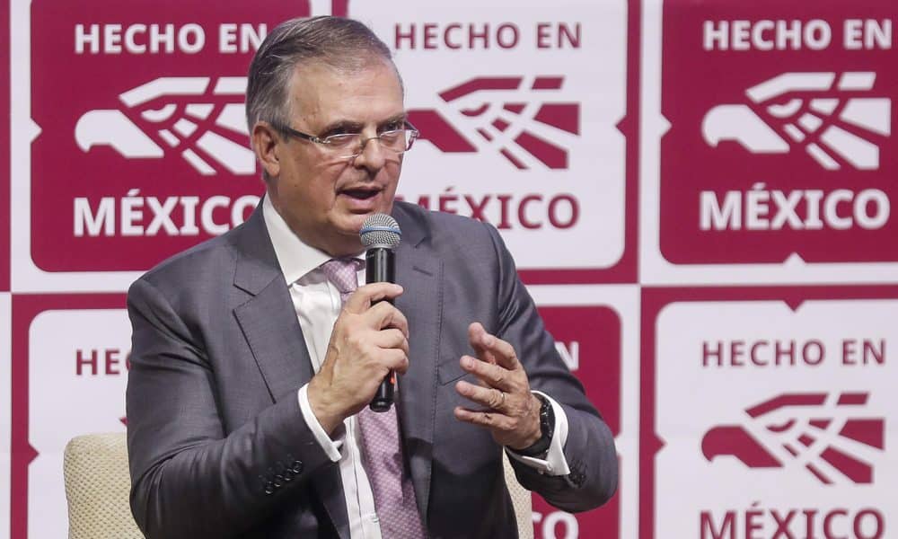 Fotografía de archivo del 30 de septiembre de 2025 del secretario de Economía de México, Marcelo Ebrard, hablando en un evento en Ciudad de México (México). EFE/ Isaac Esquivel