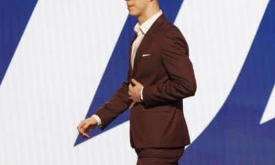 Fotografía tomada al jugador de baloncesto serbio Nikola Topic el 26 de junio de 2024, cuando fue seleccionado por el Oklahoma City Thunder durante el Draft de la NBA. Un año después al base se le ha diagnosticado un cáncer testicular. EFE/EPA/SARAH YENESEL SHUTTERSTOCK OUT