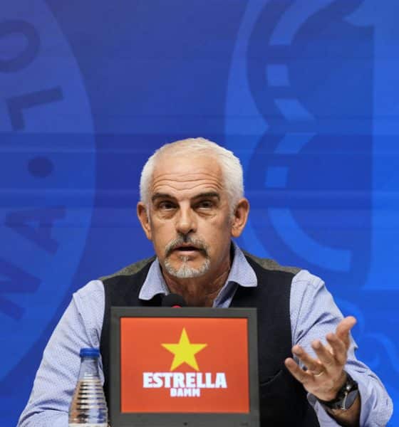 El nuevo propietario del RCD Espanyol, Alan Pace, durante la rueda de prensa que ofreció en el estadio blanquiazul como inicio de la nueva etapa del club. EFE/Alejandro García