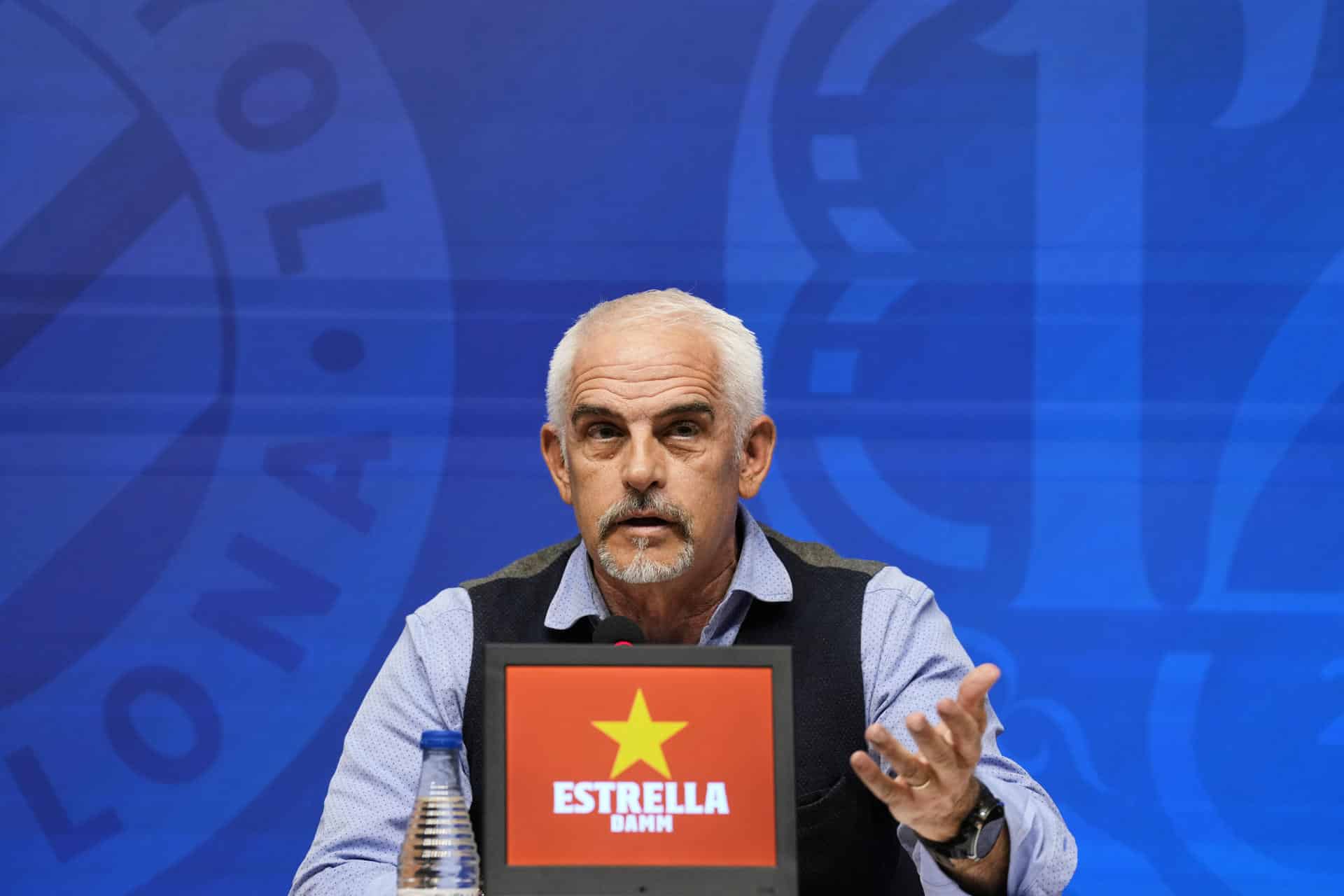 El nuevo propietario del RCD Espanyol, Alan Pace, durante la rueda de prensa que ofreció en el estadio blanquiazul como inicio de la nueva etapa del club. EFE/Alejandro García