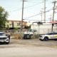 Integrantes de la Policía Estatal de Illinois y del Sheriff del Condado Cook vigilan afuera del centro de detención del Servicio de Inmigración y Control de Aduanas (ICE) este miércoles, en Broadview (Estados Unidos). EFE/ Manuel Márquez