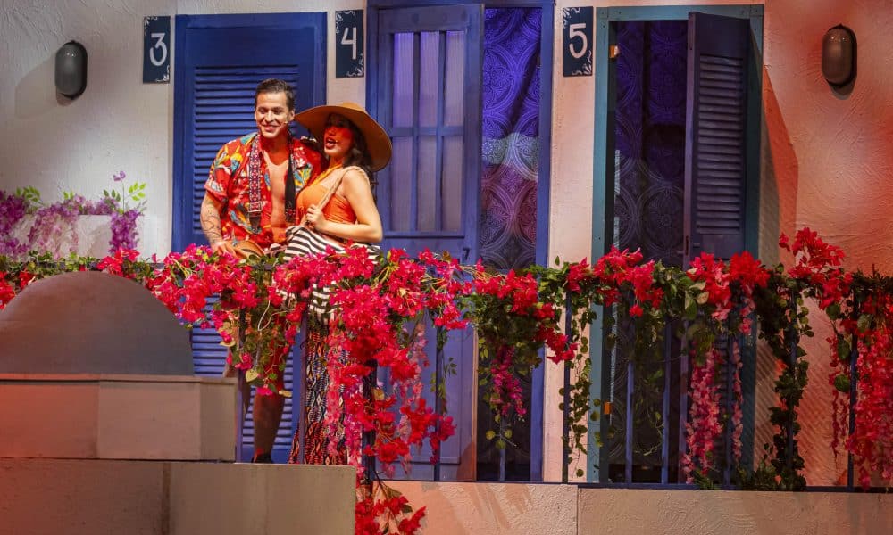 Actores participan en un ensayo de la obra "Mamma Mia" este 8 de octubre de 2025, en Caracas (Venezuela). EFE/ Miguel Gutiérrez