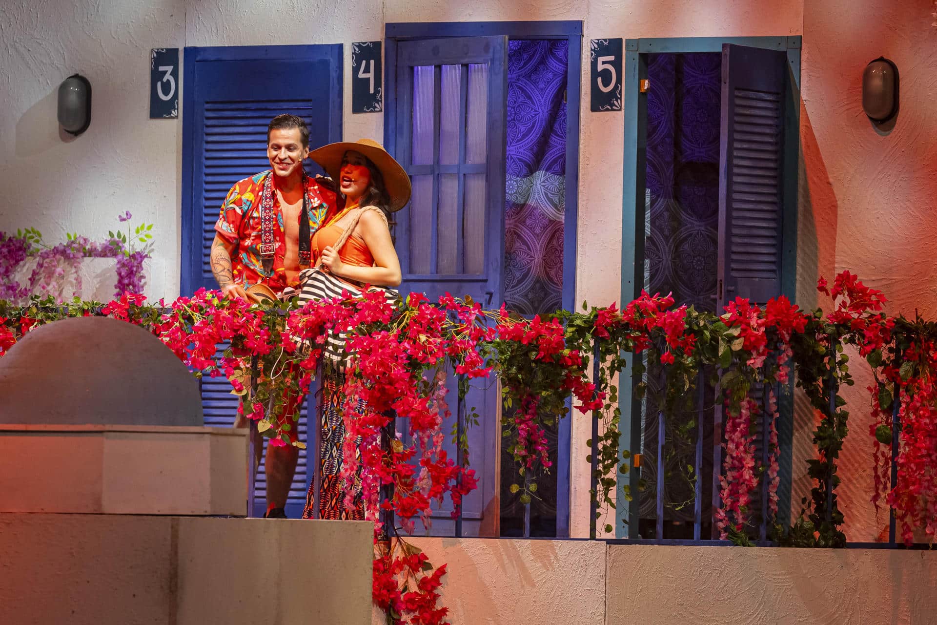 Actores participan en un ensayo de la obra "Mamma Mia" este 8 de octubre de 2025, en Caracas (Venezuela). EFE/ Miguel Gutiérrez