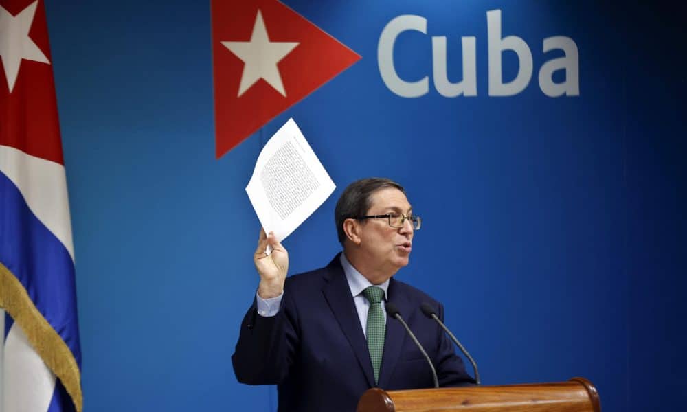 El canciller de Cuba, Bruno Rodríguez, habla en la sede del Ministerio de Relaciones Exteriores (Minrex) este miércoles, en La Habana (Cuba). EFE/ Ernesto Mastrascusa