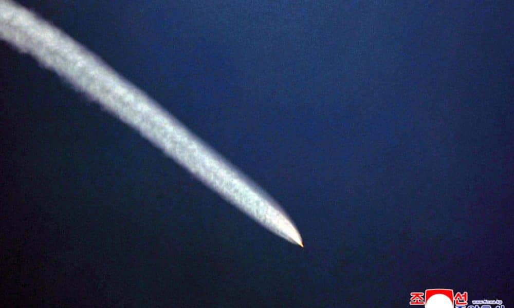 Una foto publicada por la Agencia Central de Noticias de Corea del Norte (KCNA) muestra una prueba de un proyectil hipersónico en un lugar no revelado en Corea del Norte. EFE/EPA/KCNA EDITORIAL USE ONLY