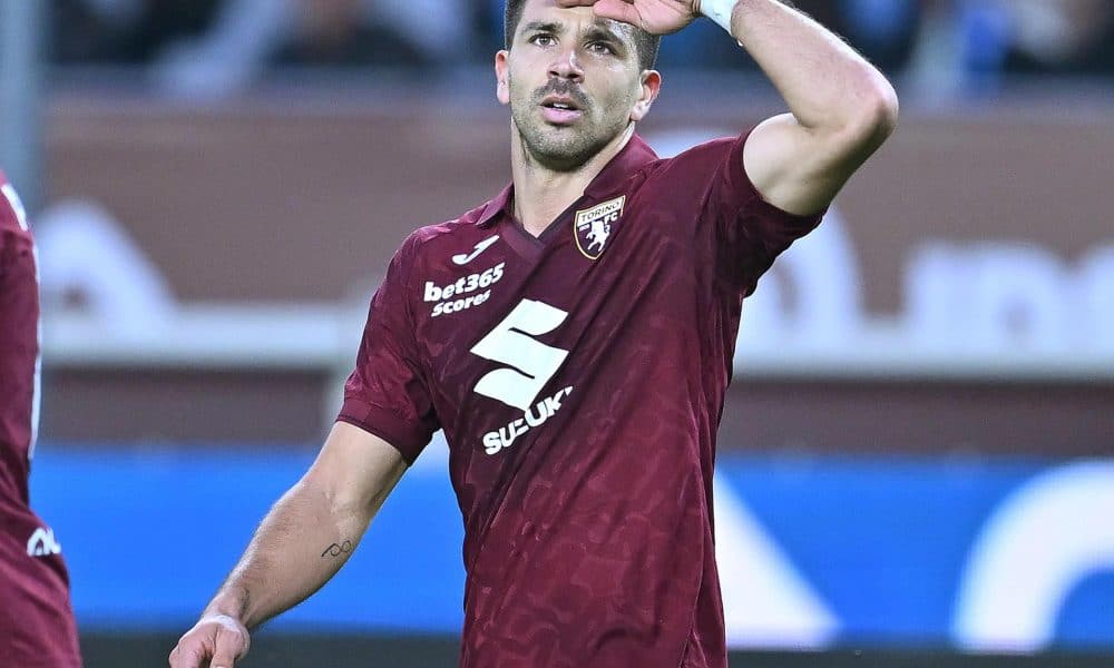 El jugador del Torino Giovanni Simeone celebra su gol durante el partido de la Serie A que han jugado Torino FC y SSC Napoli en el Oíimpico Grande Torino de Turín, Italia. EFE/EPA/Alessandro Di Marco