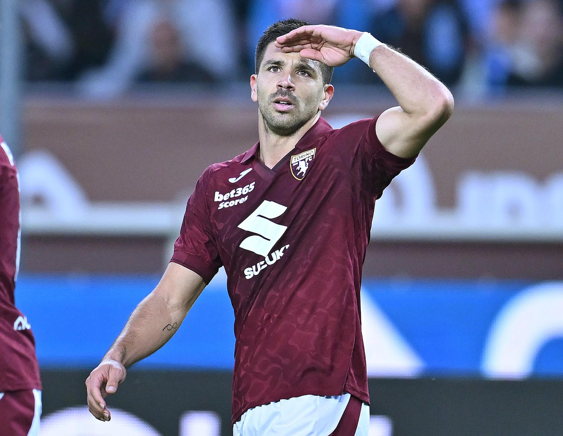 El jugador del Torino Giovanni Simeone celebra su gol durante el partido de la Serie A que han jugado Torino FC y SSC Napoli en el Oíimpico Grande Torino de Turín, Italia. EFE/EPA/Alessandro Di Marco