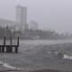 Fotografía de archivo que muestra la lluvia y el fuerte oleaje en el balneario de Acapulco en el estado de Guerrero (México). EFE/ David Guzmán.
