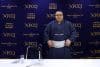El luchador de sumo ucraniano Aonishiki posa para fotografías antes de una conferencia de prensa en el Club de Corresponsales Extranjeros de Japón en Tokio, EFE/EPA/FRANCK ROBICHON