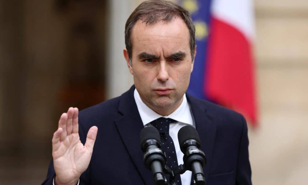 El primer ministro saliente francés, Sebastien Lecornu, hace una declaración en Matignon (sede del gobierno) en París, el 6 de octubre de 2025. EFE/EPA/STEPHANE MAHE / POOL MAXPPP OUT