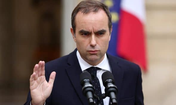 El primer ministro saliente francés, Sebastien Lecornu, hace una declaración en Matignon (sede del gobierno) en París, el 6 de octubre de 2025. EFE/EPA/STEPHANE MAHE / POOL MAXPPP OUT