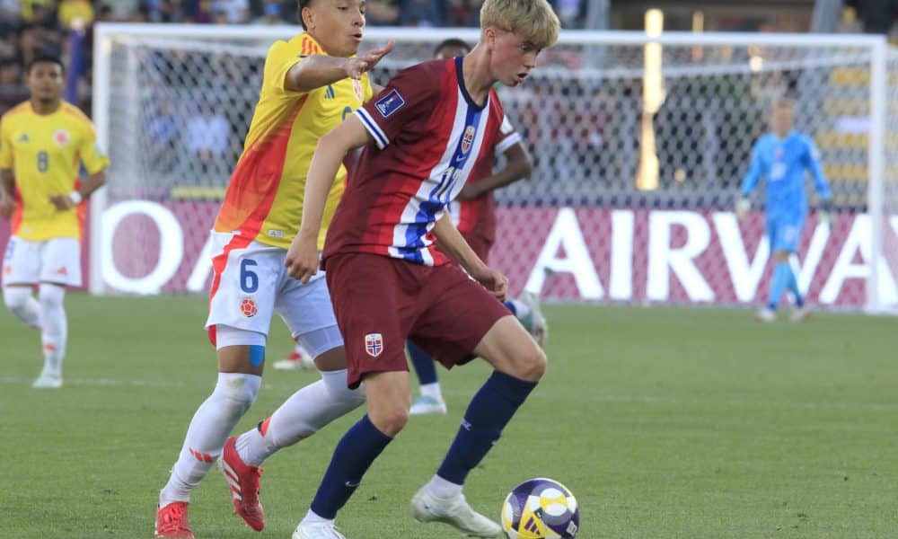 Elkin Rivero (i) de Colombia disputa el balón con Niklas Fuglestad de Noruega en un partido del grupo F de la Copa Mundial Sub-20. EFE/ Benjamín Hernández