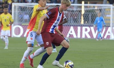 Elkin Rivero (i) de Colombia disputa el balón con Niklas Fuglestad de Noruega en un partido del grupo F de la Copa Mundial Sub-20. EFE/ Benjamín Hernández