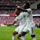 Vinícius Júnior (d) y Kylian Mbappé del Real Madrid celebran unl gol en foto de achivo de Borja Sánchez-trillo. EFE