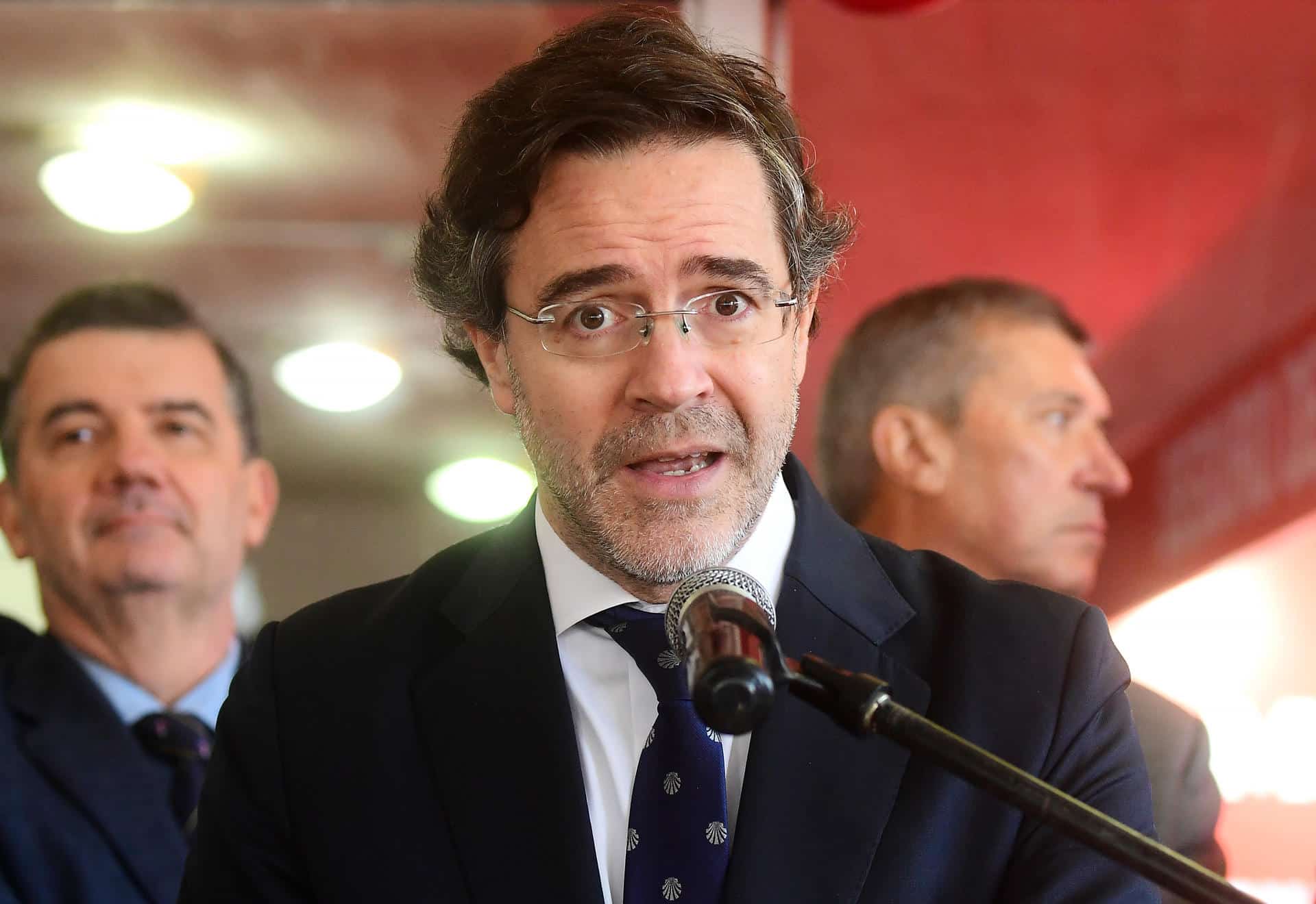Fotografía de archivo del embajador de España en Uruguay, Javier Salido Ortiz, durante un acto, en Montevideo (Uruguay). EFE/STR