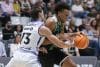 Yannick Kraag, del Joventut, y Lazarevic, del Bilbao, durante el partido de Liga Endesa en el Olimpic de Badalona que disputan Joventut y Surne Bilbao. EFE/Alejandro García