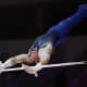 El estadounidense Brody Malone durante su actuación en la barra horizontal masculina durante las finales de aparatos de gimnasia artística masculina en el Campeonato Mundial de Gimnasia Artística de la FIG 2025 en Yakarta, Indonesia. EFE/EPA/MAST IRHAM