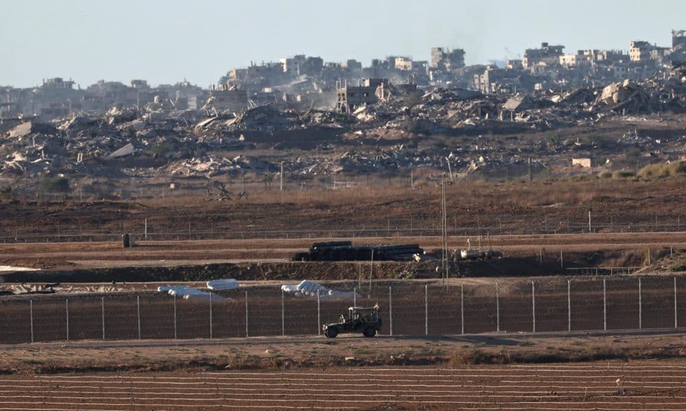 Un coche del Ejército de Israel en la frontera con Gaza. EFE/EPA/ATEF SAFADI