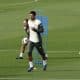 El centrocampista del Real Madrid Jude Bellingham durante el entrenamiento del equipo en la Ciudad Deportiva de Valdebebas, Madrid, antes de su enfrentamiento liguero contra el FC Barcelona. EFE/JJ Guillén