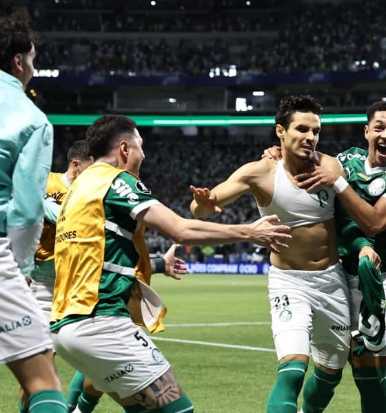 Raphael Veiga (2-d), de Palmeiras, celebra un gol en el partido de vuelta por la semifinal de la Copa Libertadores ante Liga de Quito en el estadio Allianz Parque, en Sao Paulo (Brasil). EFE/Isaac Fontana
