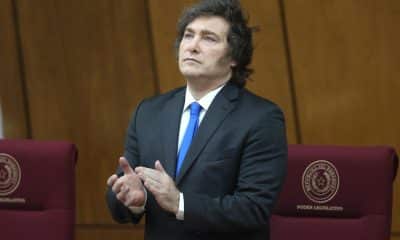 Fotografía del 17 de septiembre de 2025 que muestra al presidente de Argentina, Javier Milei, durante un discurso en el Palacio Legislativo en Asunción (Paraguay). EFE/ Juan Pablo Pino