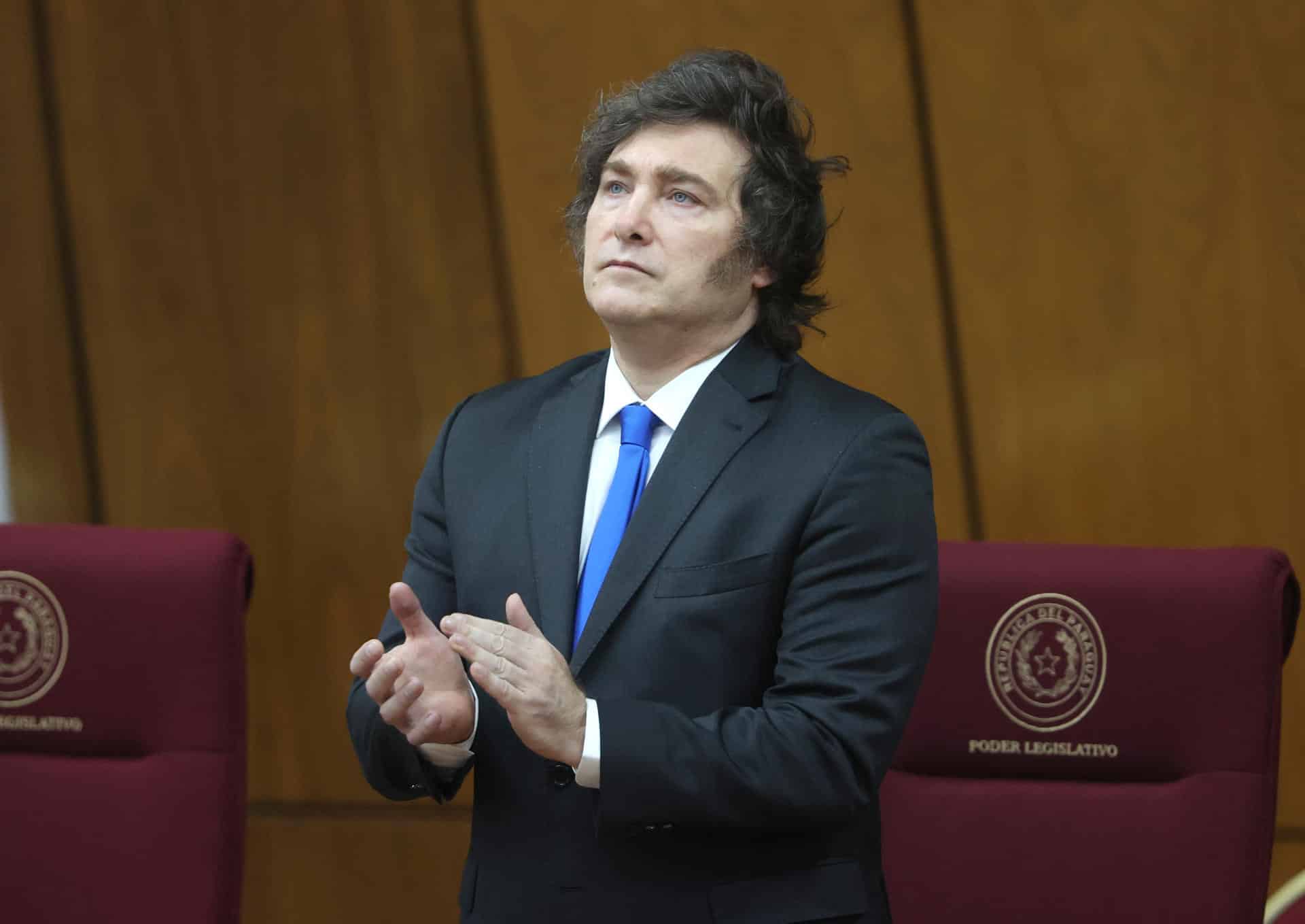 Fotografía del 17 de septiembre de 2025 que muestra al presidente de Argentina, Javier Milei, durante un discurso en el Palacio Legislativo en Asunción (Paraguay). EFE/ Juan Pablo Pino
