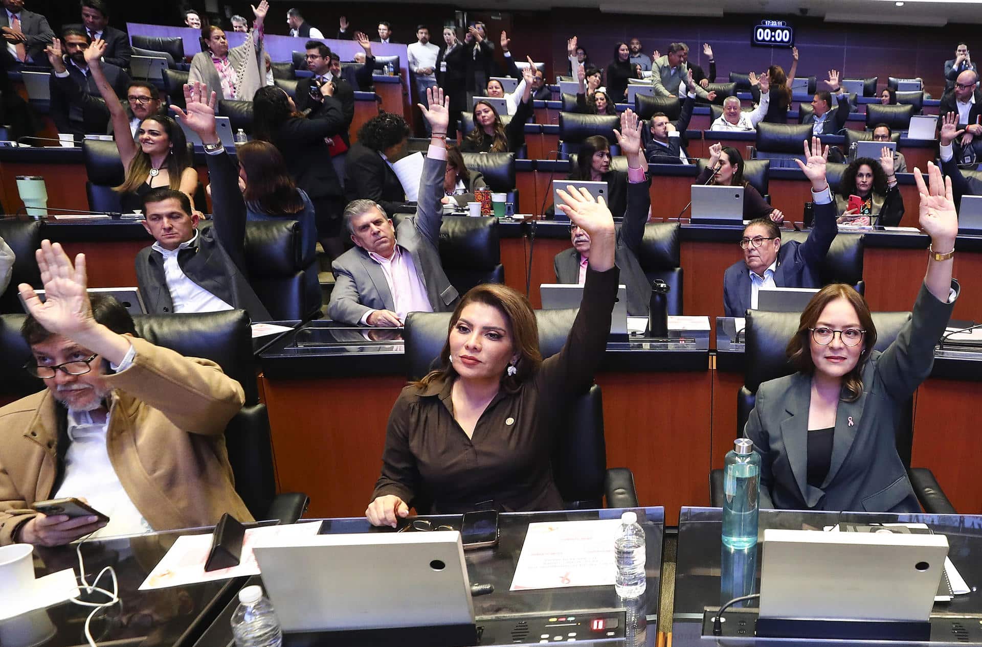 Fotografía cedida por la Cámara de Senadores, que muestra una sesión ordinaria este miércoles, en Ciudad de México (México). EFE/ Cámara de Senadores /SOLO USO EDITORIAL/ NO VENTAS/ SOLO DISPONIBLE PARA ILUSTRAR LA NOTICIA QUE ACOMPAÑA (CRÉDITO OBLIGATORIO)