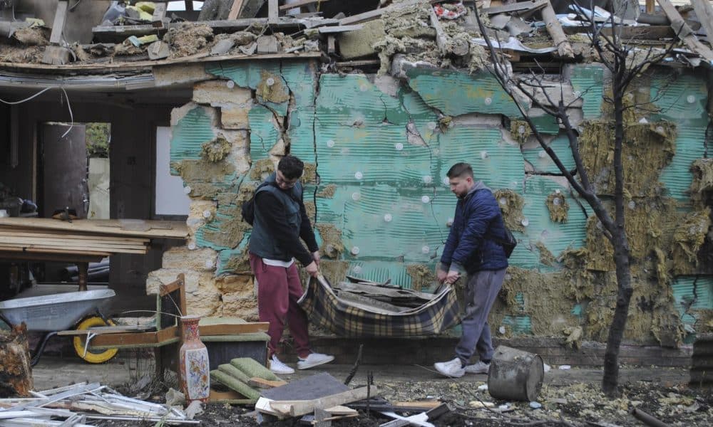 Daños en un edificio de Odesa este 11 de octubre. EFE/EPA/IGOR TKACHENKO