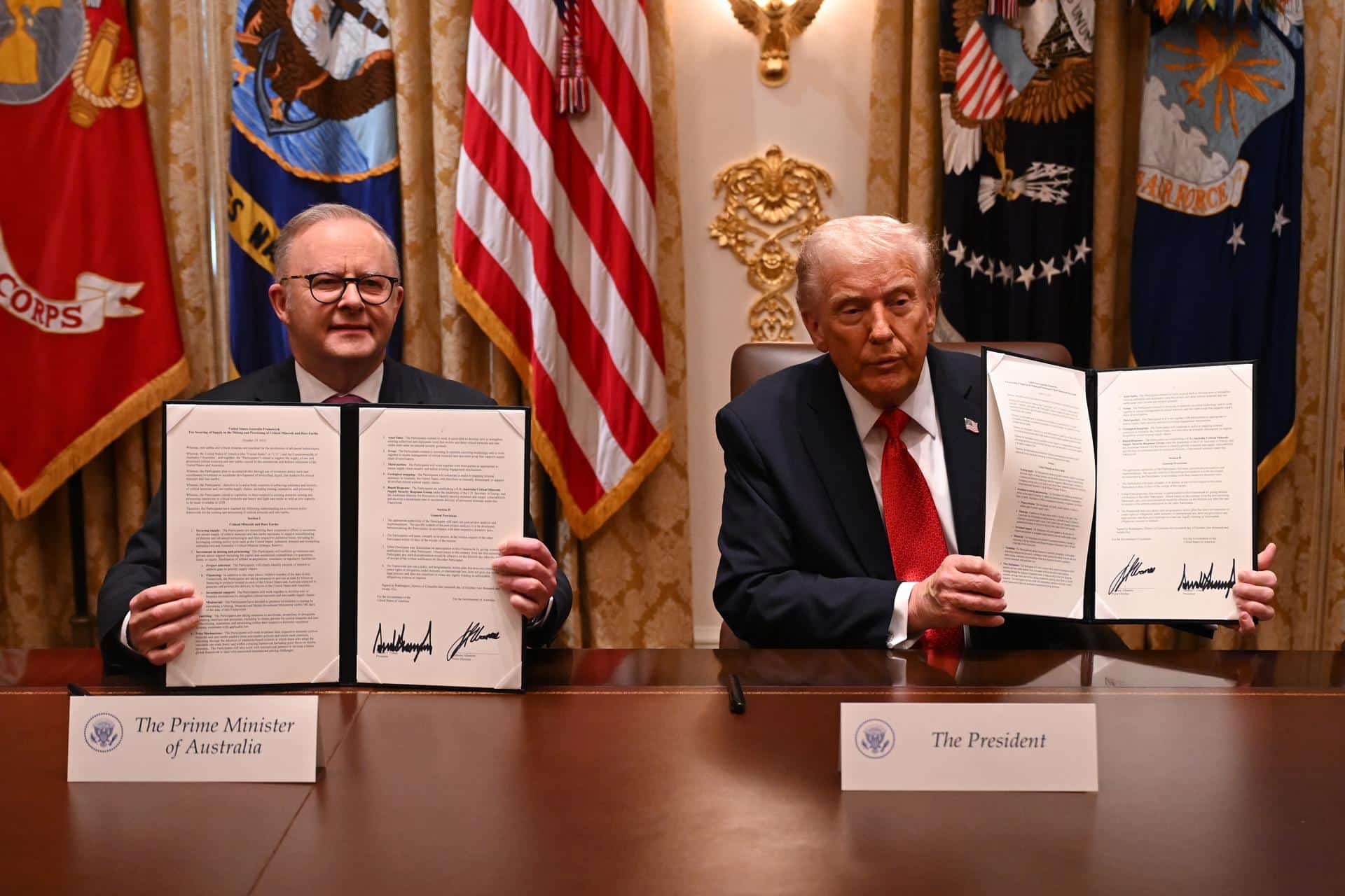 El primer ministro de Australia, Anthony Albanese (i), y el presidente de Estados Unidos, Donald Trump (d), durante la visita del líder australiano a la Casa Blanca.
EFE/EPA/LUKAS COCH AUSTRALIA AND NEW ZEALAND OUT