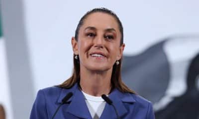 La presidenta de México, Claudia Sheinbaum, habla en una rueda de prensa este lunes, en Palacio Nacional de la Ciudad de México (México).  EFE/Mario Guzmán