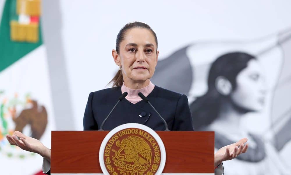La presidenta de México, Claudia Sheinbaum, habla durante una rueda de prensa este miércoles en Palacio Nacional de la Ciudad de México (México). EFE/Mario Guzmán