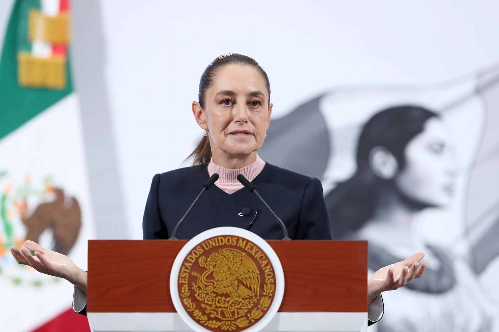 La presidenta de México, Claudia Sheinbaum, habla durante una rueda de prensa este miércoles en Palacio Nacional de la Ciudad de México (México). EFE/Mario Guzmán