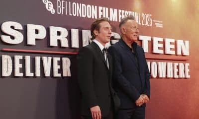 El actor Jeremy Allen White (i) y el cantante estadounidense Bruce Springsteen en la premier de la película 'Deliver me from nowhere' en Londres. 
EFE/Tim P. Whitby/Getty Images for The Walt Disney Company Limited -SOLO USO EDITORIAL/SOLO DISPONIBLE PARA ILUSTRAR LA NOTICIA QUE ACOMPAÑA (CRÉDITO OBLIGATORIO)-