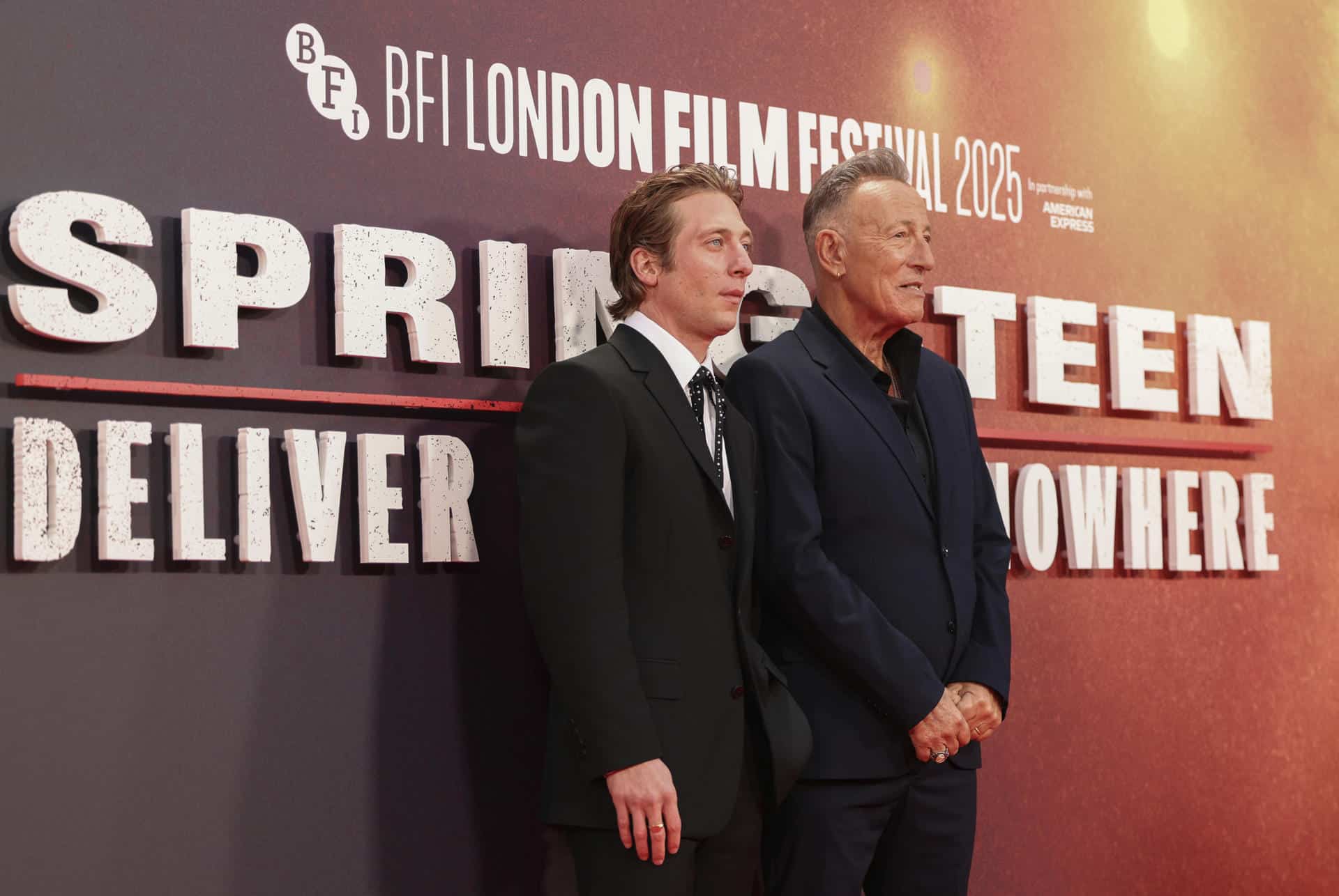 El actor Jeremy Allen White (i) y el cantante estadounidense Bruce Springsteen en la premier de la película 'Deliver me from nowhere' en Londres.
EFE/Tim P. Whitby/Getty Images for The Walt Disney Company Limited -SOLO USO EDITORIAL/SOLO DISPONIBLE PARA ILUSTRAR LA NOTICIA QUE ACOMPAÑA (CRÉDITO OBLIGATORIO)-