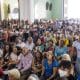 Feligreses asisten a una misa por los santos José Gregorio Hernández y Carmen Rendiles en la iglesia La Candelaria este sábado, en Caracas (Venezuela). EFE/ Miguel Gutiérrez
