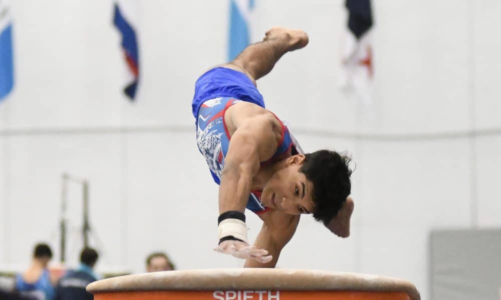 El gimnasta panameño Richard Atencio cumple este viernes su rutina sobre el potro en los XII Juegos Centroamericanos Guatemala 2025. EFE/ Alex Cruz