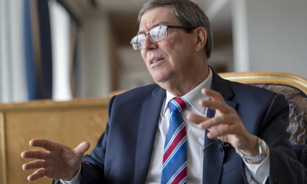 El canciller de Cuba, Bruno Rodríguez Parrilla, habla en una entrevista con EFE este miércoles, en Nueva York (Estados Unidos). EFE/ Ángel Colmenares