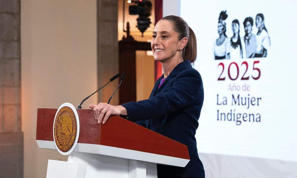 Fotografía cedida por la Presidencia de México de su mandataria, Claudia Sheinbaum, hablando durante su conferencia de prensa diaria este miércoles, en el Palacio Nacional de la Ciudad de México (México).  EFE/ Presidencia de México /SOLO USO EDITORIAL/NO VENTAS/SOLO DISPONIBLE PARA ILUSTRAR LA NOTICIA QUE ACOMPAÑA (CRÉDITO OBLIGATORIO)