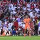 El defensa del Sevilla José Carmona celebra su gol contra el Barcelona, durante el partido de la jornada 8 de Laliga EA Sports, en el estadio Sánchez-Pizjuán en Sevilla.-EFE/ Raúl Caro