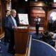 El líder de la minoría del Senado de Estados Unidos, Chuck Schumer, habla el 3 de octubre de 2025. EFE/Will Oliver