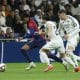 El delantero del FC Barcelona Lamine Yamal (i) en el clásico del año pasado jugado el estadio Santiago Bernabéu, en Madrid en foto de archivo de Juanjo Martín. EFE