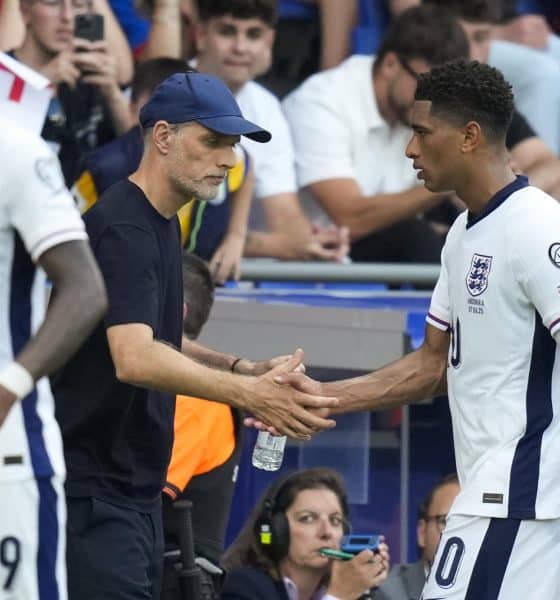 El seleccionador de Inglaterra Thomas Tuchel saluda a Jude Bellingham durante un partido el pasado 7 de junio. EFE/ Enric Fontcuberta
