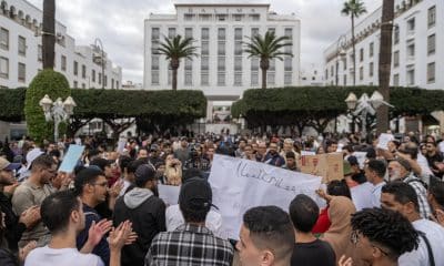 Cientos de manifestantes fueron captados este jueves, 9 de octubre, durante una protesta organizada por el colectivo autodenominado 'GenZ212', en Rabat (Marruecos). EFE/Jalal Morchidi